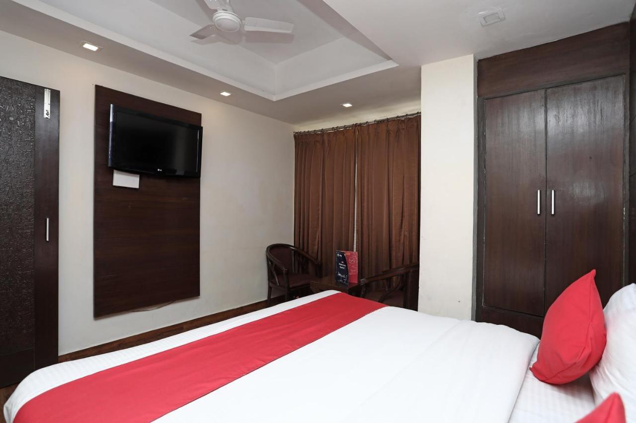 Oyo 4956 Hotel Maharaja Palace Kanpur Eksteriør billede